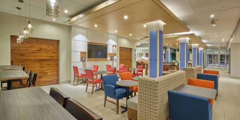 Holiday Inn Express (1) Holiday Inn Express (1)